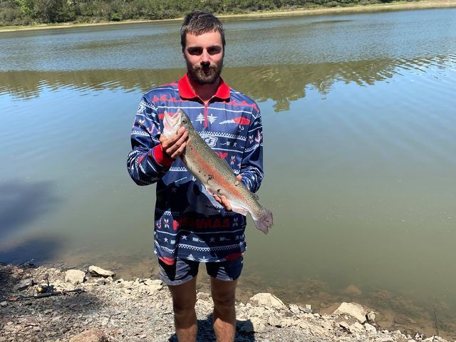eildonpondagehp's tweet photo. Fish are definitely biting. A group of people caught 1 rainbow trout at 45cm, 1 at 55cm and another 4 at around 34cm in the upper pondage. Boeden is pictured and thanks for sharing with us Mick 🎣😁 

#eildon #eildonpondage #fishing #fishingvictoria #rainbowtrout #trout https://t.co/0wmkx8wfI9