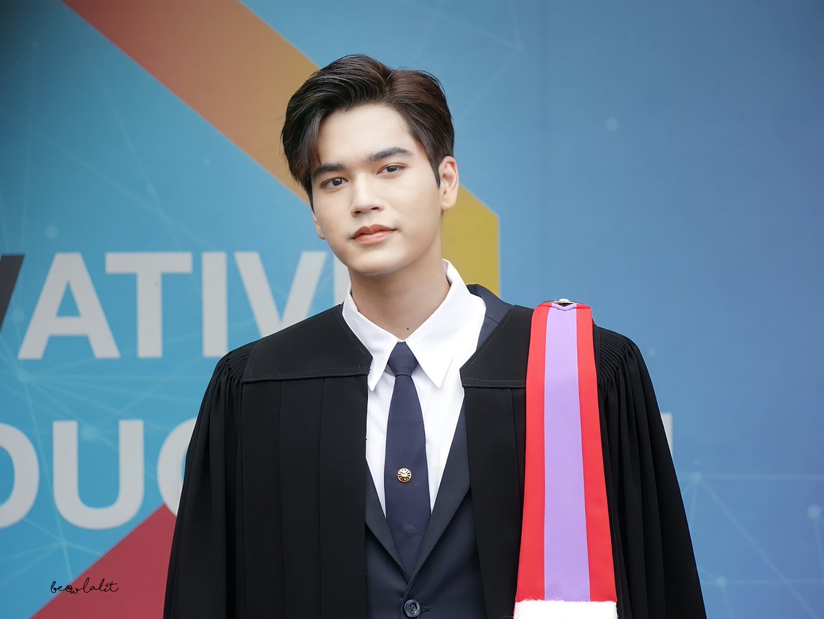 BeawLaliT's tweet photo. ความรักหน้าตาประมาณนี้เลย
#มาร์คมีน
#MarkMeanGraduationDay #มาร์คเป็นลูกชิ้น https://t.co/9YZ9iNhmYq