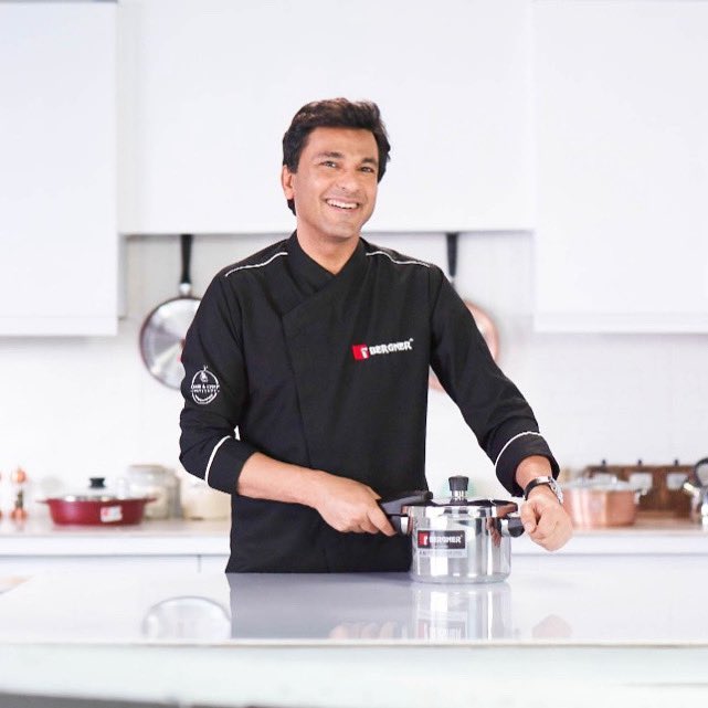 TheVikasKhanna's tweet photo. Proud to partner with @BergnerIndia for Diwali Celebrations. 
We are humbled to support local vendors &amp; halwais. 
❤️❤️❤️
#FeedIndia #SweetDiwali https://t.co/l10yISWaRB