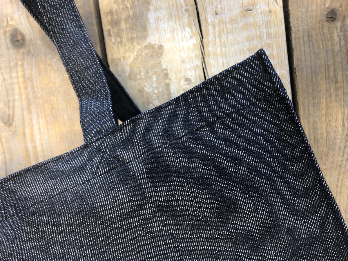 ProudPackaging's tweet photo. Dark denim canvas bag. #canvas #denim #jeans #tas #custommade #hip #sterk #duurzaam #retail #draagtassen #fashion #verpakkingen #mode #fashionable #blogger #proudpackaging https://t.co/4dZYgCoJU6