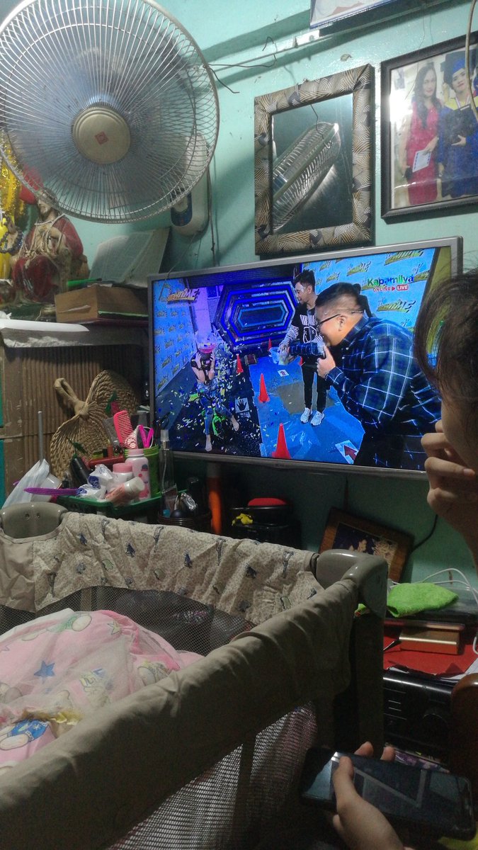 RMDPadilla's tweet photo. 😂😂😂 @itsEllaCruz #ShowtimeNovemberific https://t.co/qU47OWgO7c