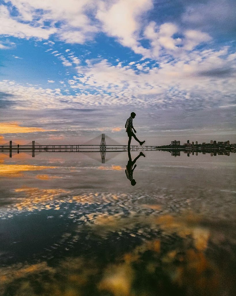 anvish_15's tweet photo. #reflections #Mumbai #photograghy #reflection_photography #shotonoppo #shotonphone https://t.co/EOoMoP61X2