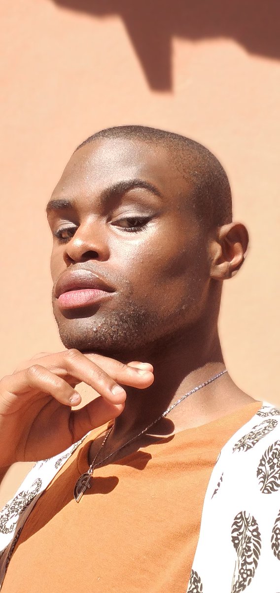 Mmeli_Melt's tweet photo. Proof of life.
Appliqué and technique heavily inspired by @fentybeauty.
#gay #creative #makeuponmen #queer #nonbinary #fentyface https://t.co/FWBgZ5LgOj