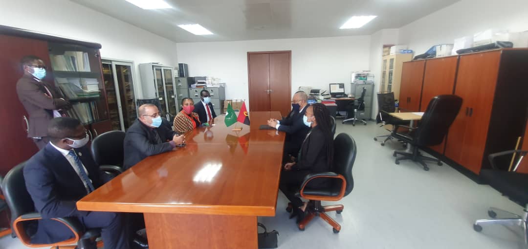 Congratulations 2 #Angola 4 depositing its instruments of ratification today with <a href="/_AfricanUnion/">African Union</a>, thus becoming the 30th #AfCFTA State Party. A new wave has been triggered &amp; we expect more instruments in the coming weeks ahead of the start of trading under AfCFTA. Stay tuned.