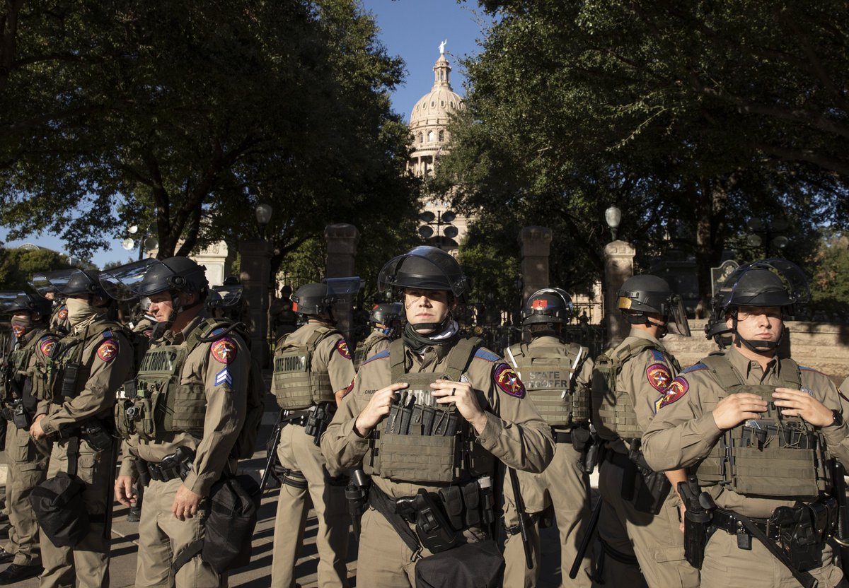EARLIER: Texas National Guards were seen lining up outside the Texas Capitol in downtown Austin ahead of Tuesday night's election results atxne.ws/3kRdIDD