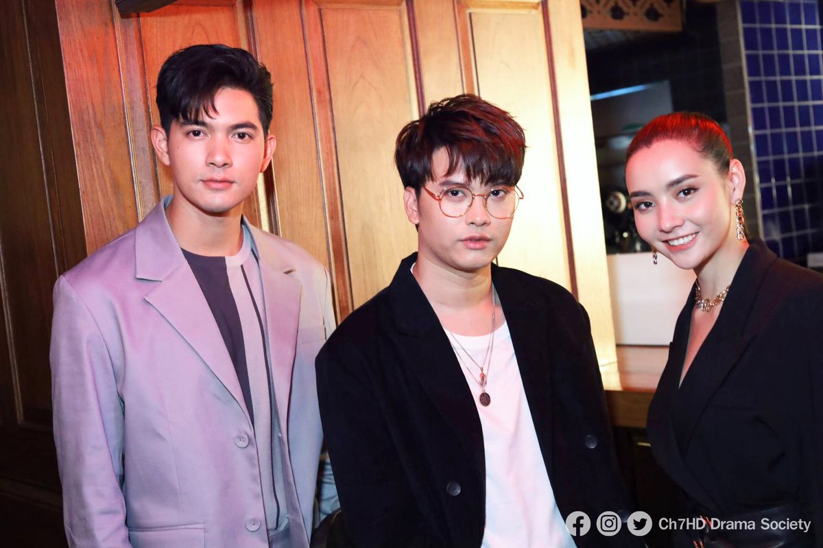 Ch7HDDrama's tweet photo. เค้าเป็นคนรักเก่า หรือปัจจุบันนะคะคุณ? #อะหยอกๆ 
รอชม MV เลยน้าาา

#เขยบ้านไร่สะใภ้ไฮโซ
#วันนี้นนท์ทําอะไร 
#เข้มมุกxคำถามจากคนเก่า https://t.co/TGs55mOXc6