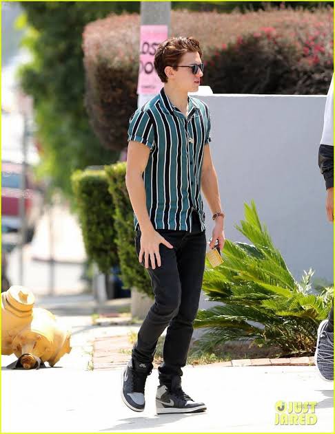 Tom Holland looking like he’s ready for bed... like the pyjama shark (Poroderma africanum). This bottom dweller is endemic to the coastal waters of South Africa!