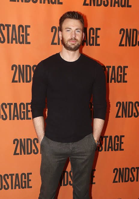 Chris Evans channeling the ninja lanternshark (Etmopterus benchleyi). The scientific name of this shark pays homage to Jaws author Peter Benchley! These sharks glow in the dark, because their skin contains photophores that emit a faint glow : Vicky Vásquez