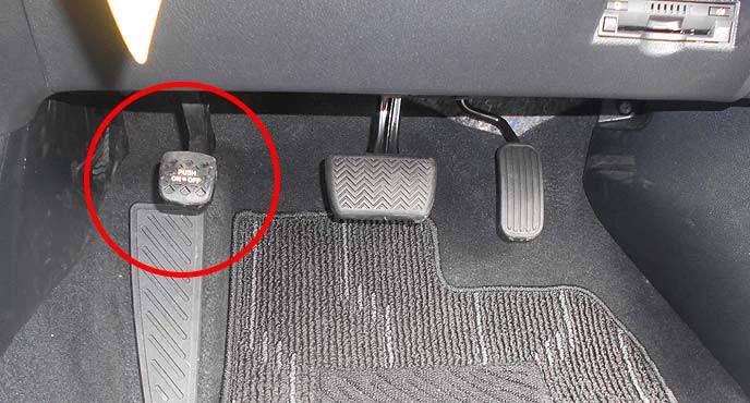 MT車乗りなら分かる？AT車に乗ると発動するトラップ！