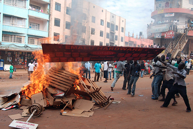 OscarRomeoUG's tweet photo. We are not surprised by the rowdy behaviors of Robert Kyagulanyi supporters on the second day of nomination but credit to our Uganda Police, Army and other agencies for calming them to order.Why burnt a police? President Museveni has a huge support.
#StopHooliganism https://t.co/dG7QylnHUX