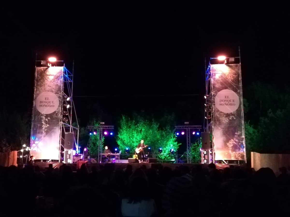 LauriSpriggs's tweet photo. #elultimoconcierto al que fui, fue el #conciertazo de @Coque_Malla en El Bosque @SonoroEl Festivalazo en #Mozota https://t.co/87oAgqh1GP