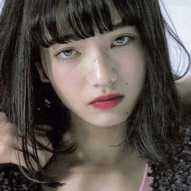 小松菜奈の目が離れすぎで三白眼が魅力的 目の大きさや目の形を決めるメイク術 芸能人の噂好き広場