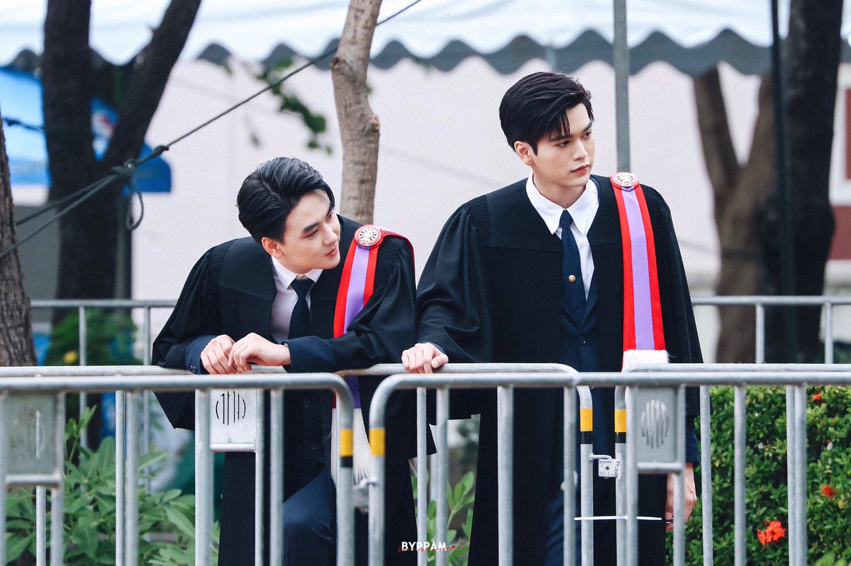 byppam's tweet photo. แอบมองอยู่ไกลๆ💖
#มาร์คมีน #markmean
#MarkMeanGraduationDay https://t.co/2TsdLRPCkH