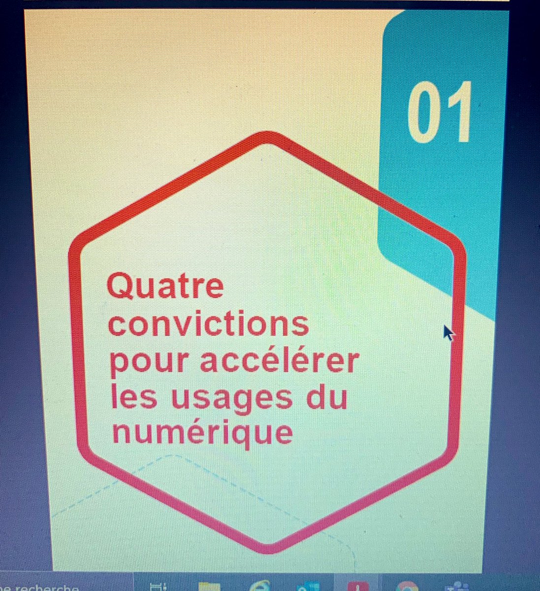La <a href="/BanqueDesTerr/">Banque des Territoires</a> fera aujourd’hui des propositions concrètes aux #EtatsGenerauxNumerique 👌✌️

👉  en résumé 😄 « L’innovation et l’intelligence collective au service de l’action publique et des territoires + inclusifs et + attractifs » #teasing