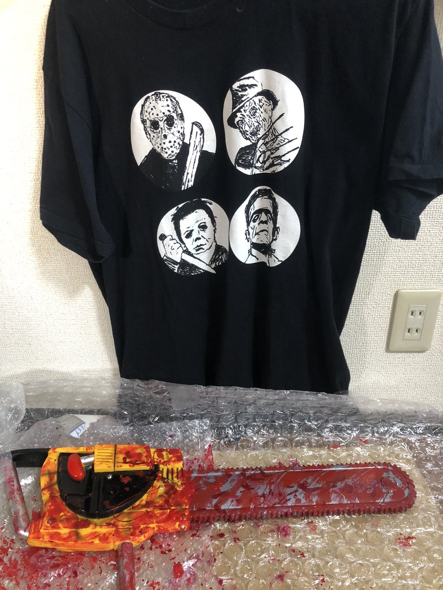 1122srh's tweet photo. 音がショボい！　叫び声はいらない！音だけ　迫力がほしいなぁ！
血が足りんから　久しぶりに　色塗りした。
これで　押し売りを　撃退します、明日から仕事この手で　平気か、ちゃんと洗剤で落ちるかな、作業終わったらので　DBDで　キラー頑張ります。

#カニバル https://t.co/JwrvZJUnII