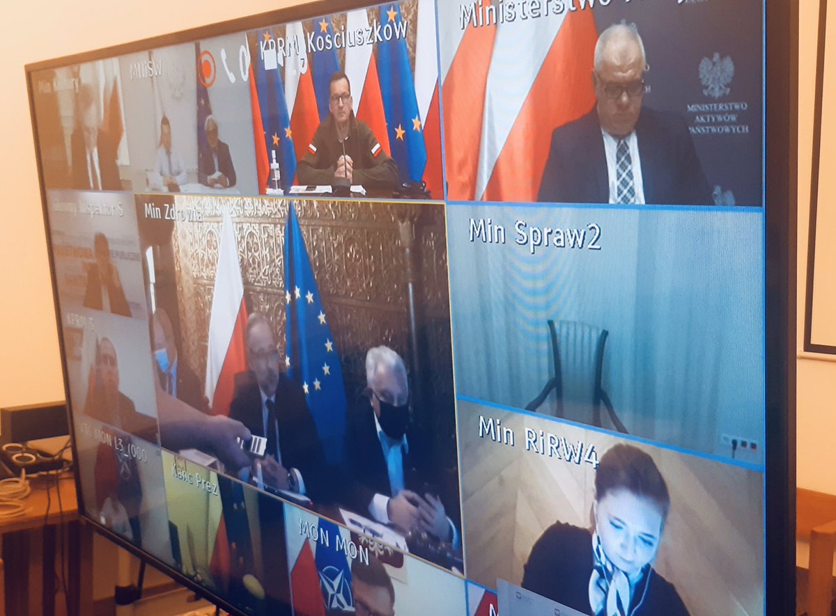MEN_GOVPL's tweet photo. 🎥 We wczorajszym Rządowym Zespole Zarządzania Kryzysowego @RCB_RP pod przewodnictwem premiera @MorawieckiM udział wzięli: minister edukacji i nauki @CzarnekP oraz wiceministrowie @MarzenaMachalek i Maciej Kopeć. #RZZK #RCB #KPRR #bezpieczeństwo https://t.co/C3E98VZo8D