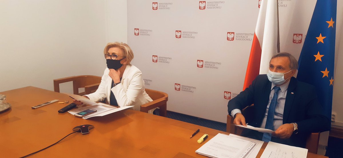 MEN_GOVPL's tweet photo. 🎥 We wczorajszym Rządowym Zespole Zarządzania Kryzysowego @RCB_RP pod przewodnictwem premiera @MorawieckiM udział wzięli: minister edukacji i nauki @CzarnekP oraz wiceministrowie @MarzenaMachalek i Maciej Kopeć. #RZZK #RCB #KPRR #bezpieczeństwo https://t.co/C3E98VZo8D