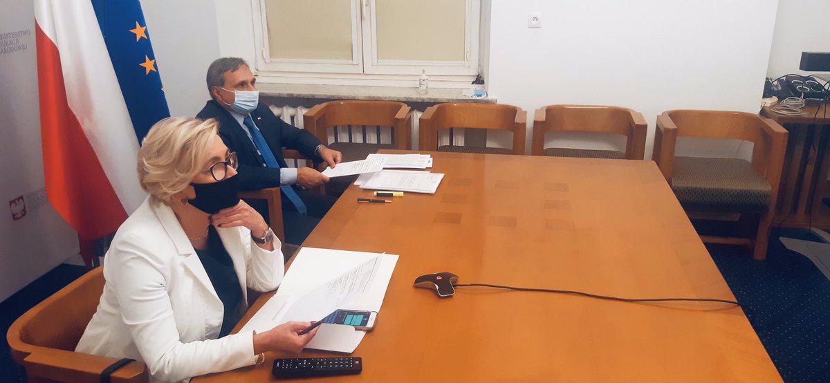 MEN_GOVPL's tweet photo. 🎥 We wczorajszym Rządowym Zespole Zarządzania Kryzysowego @RCB_RP pod przewodnictwem premiera @MorawieckiM udział wzięli: minister edukacji i nauki @CzarnekP oraz wiceministrowie @MarzenaMachalek i Maciej Kopeć. #RZZK #RCB #KPRR #bezpieczeństwo https://t.co/C3E98VZo8D