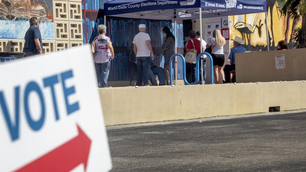 JuniorReport_'s tweet photo. #EEUU está formado por 50 estados, pero los resultados de las #Elecciones2020 se decidirán en los estados más #disputados, conocidos como "estados #bisagra". ¡Te explicamos más sobre el sistema electoral 🇺🇸 en plena cuenta atrás!
👉 https://t.co/dhFrbs3CVL
Por @miriambarchilon https://t.co/mu8BgbfoLF
