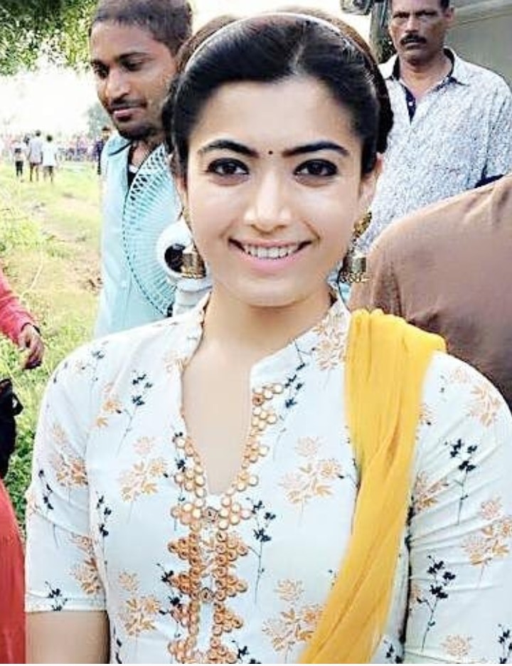 ನನ್ನ ದೇವತೆ ರಶ್ಮಿಕಾ  @iamRashmikaನೀನು ಆಕಾಶದ ಬೆಳಕು, ನೀನು ನನ್ನ ಜೀವನದ ಬೆಳಕು, ನೀನು ಮುತ್ತು ಮತ್ತು ರತ್ನನೀವು ತುಂಬಾ ಕರುಣಾಮಯಿ ಮತ್ತು ಶುದ್ಧ ಹೃದಯದವರು,ನೀವು ವಿಶ್ವದ ಅತ್ಯಂತ ಸುಂದರವಾದ ದೇವತೆನೀವು ನನ್ನ ಸಂತೋಷ, ನೀವು ನನ್ನ ಜೀವನಕ್ಕಿಂತ ಹೆಚ್ಚುಸಾಕಷ್ಟು ಪ್ರೀತಿ  ನಿಮ್ಮ ಪ್ರಾಮಾಣಿಕ ಅಭಿಮಾನಿ  #RashmikaMandanna