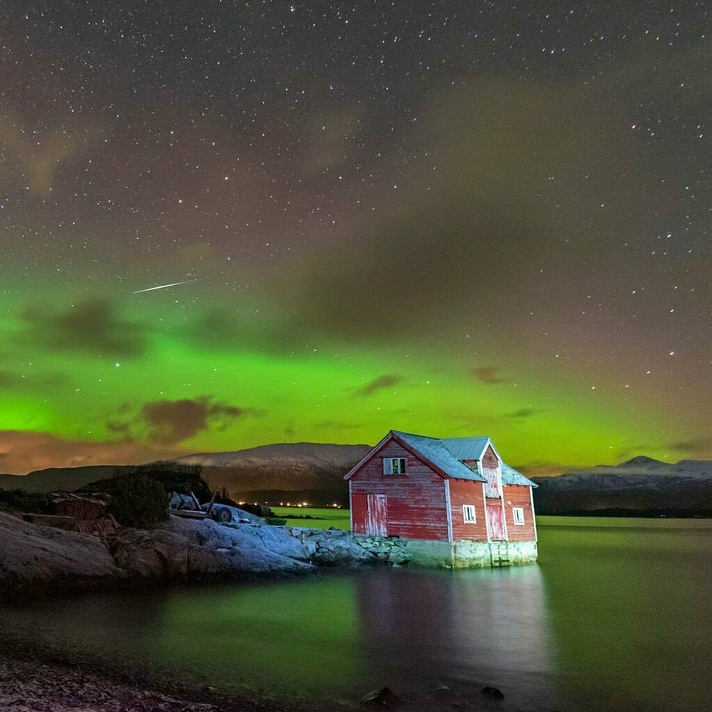 Nordlyset 🤩 Har du sett det? 
📸 @fotobruket 

#fjordkysten #fjordnorway #visitnorway #northernlights #askvoll instagr.am/p/CHKQmyJsLXz/