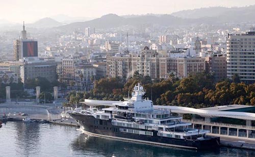 _ElObservador_'s tweet photo. El secretario general de CCOO en Málaga, Fernando Cubillo, escribe sobre el atraque en el muelle dos del Puerto del ‘superyate’ de lujo ‘Ulysses’, valorado en 235 millones de euros, ofreciendo una visión de la realidad que no se capta normalmente
https://t.co/KL36KdV36t https://t.co/FggGWUXZvv