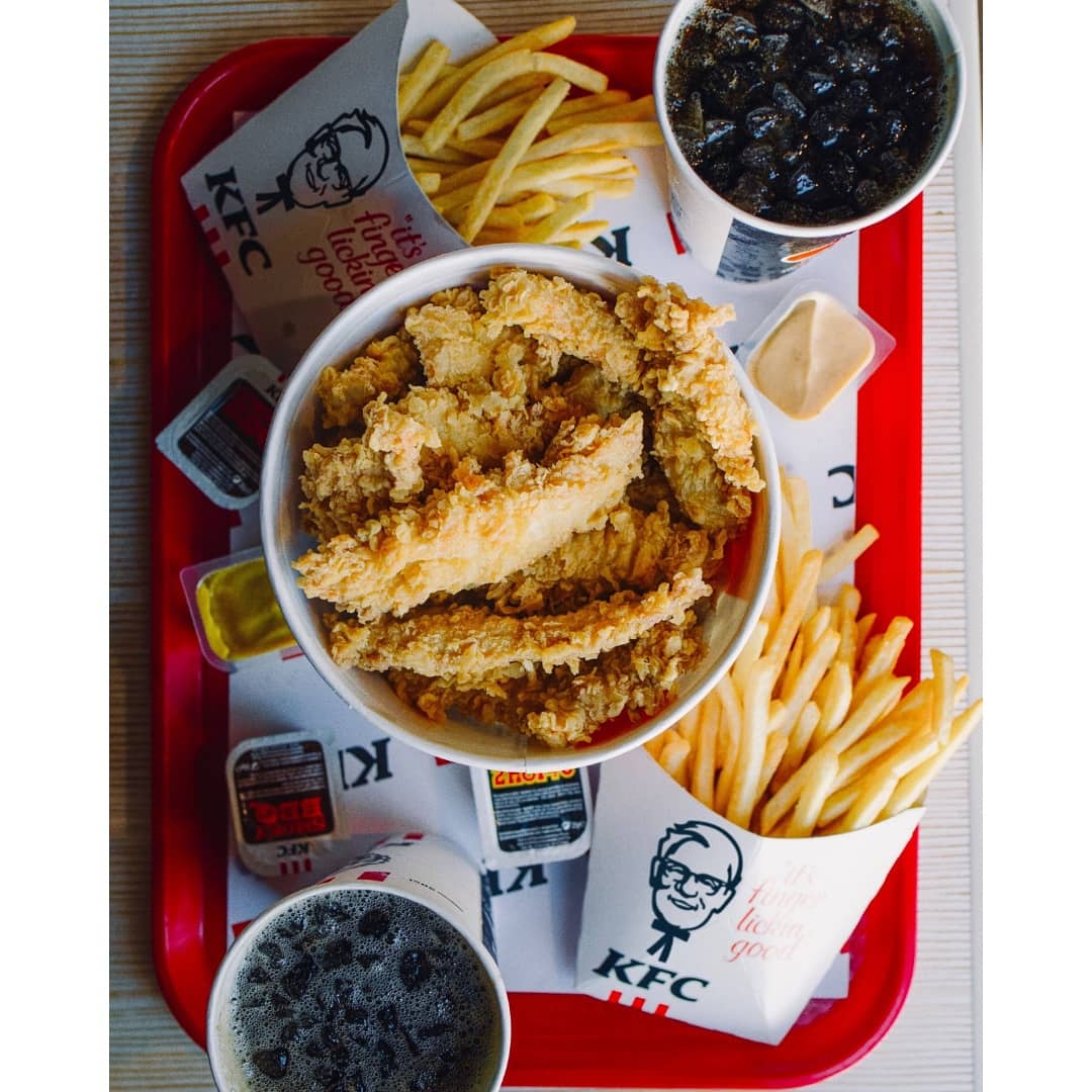 PouchSocial's tweet photo. Colonel Sanders in france removes beard for Movember Movement. 

#Movember #KFC #movember2020 #support #marketing #SocialMedia #socialpouch https://t.co/aI3tx0wR2f