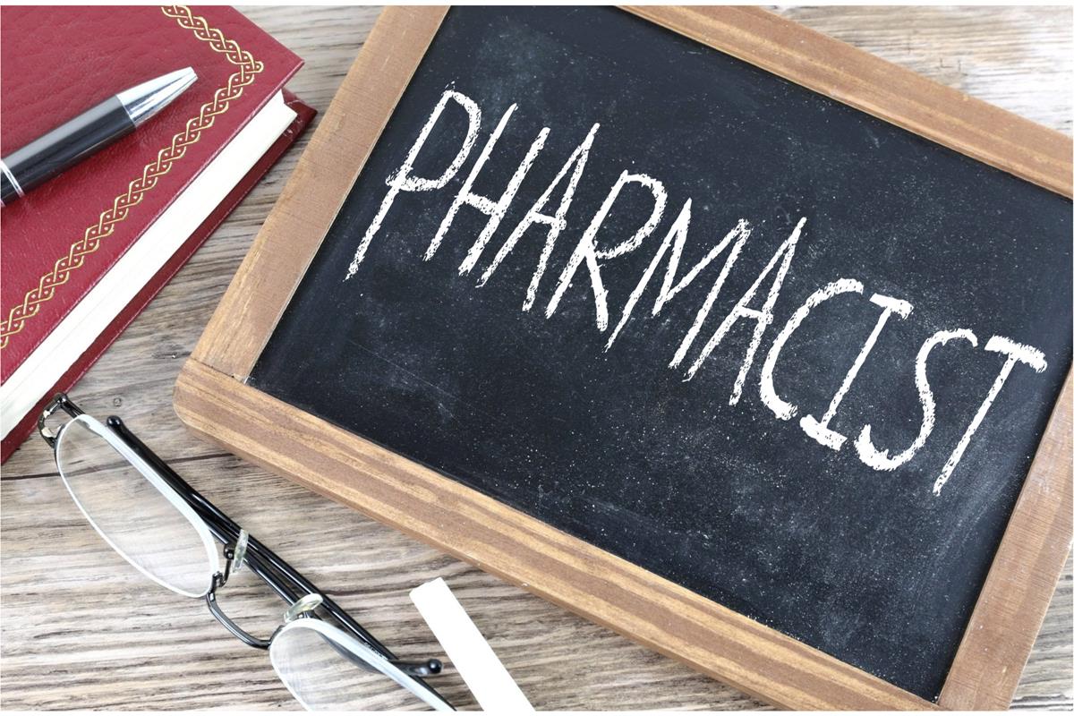 Community #pharmacists are perfectly placed to play a pivotal role in #AntimicrobialStewardship. With the right support and investment, they can be the frontline in the battle against #AntibioticResistance 🦠💊 academic.oup.com/jacamr/article… #JACAMRNews #StopSuperbugs #AMR