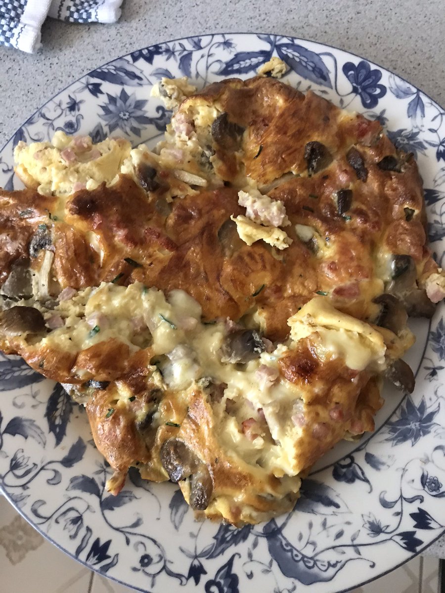 HullKiwi's tweet photo. Iβm just never going to be good at folding and serving omelettes π #notsomasterchef https://t.co/4ZebbQdtH7
