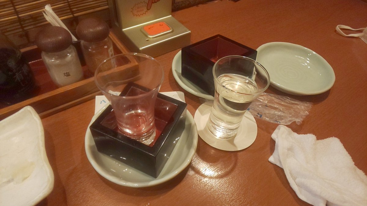 りょん C97通販中 受け皿に溢れるくらいの日本酒のんだからももええやろ
