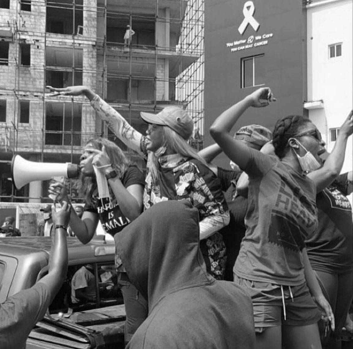 Thread of our favorite images from the  #EndSARS   protests 