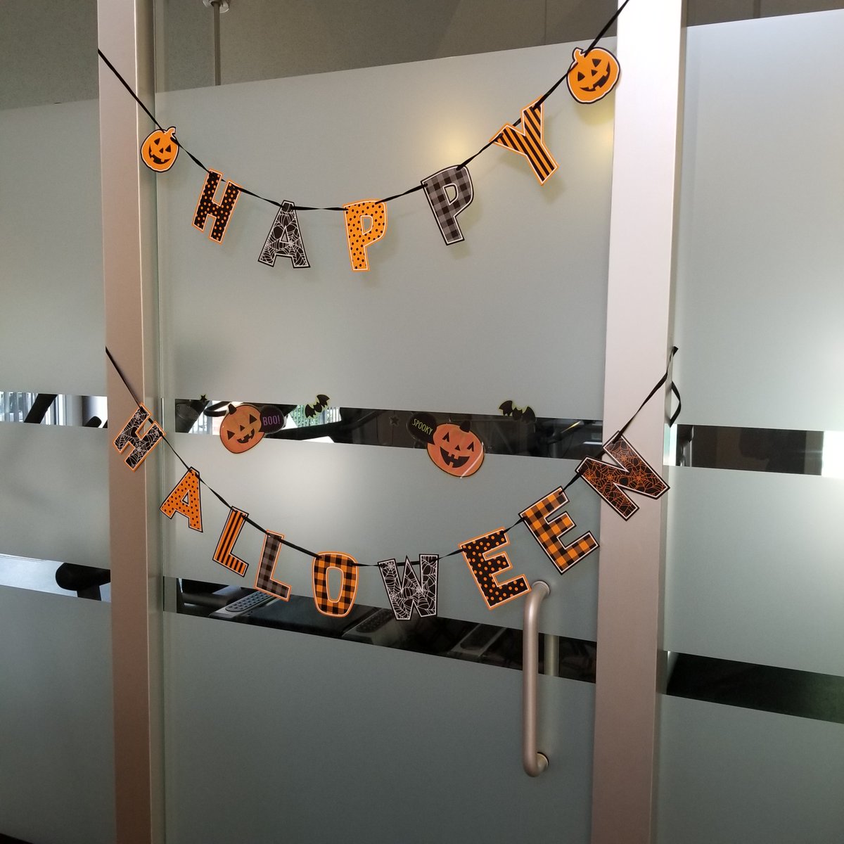 WindemereNC's tweet photo. We are all in the Halloween spirit at Windemere!

#LoveWhereYouLive   
#WeLoveOurResidents 
#Halloween2020   
#ApartmentLiving   
#Raleigh https://t.co/xm5UuAzEpO