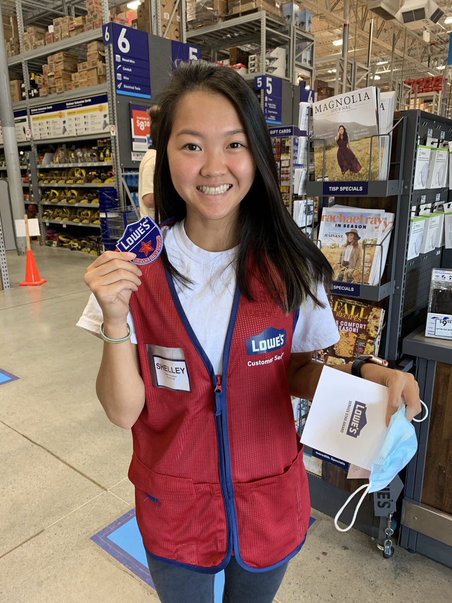 Jacob, Shelly, Jamie and Shelley all earned Red Stars for great service. <a href="/Lowesofjohnson1/">Lowesofjohnsoncity737</a> <a href="/1280Market/">Market 1280</a>