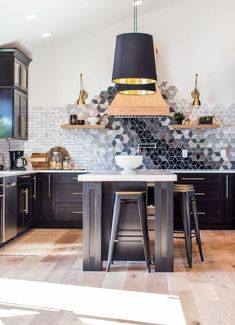 DavesCabinets's tweet photo. White shaker helps every back splash POP!😎 Check out some of these cool ideas. https://t.co/RS6CtzZUIK