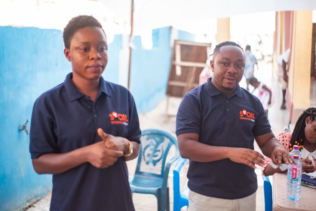 ASHAfrica_'s tweet photo. Excerpts from the feedback session our team had with the women and youth of Glefe in the Ablekuma West Municipality on how they are accessing, and utilizing public services to help secure their economic well-being.
@SEGhana @R4C_Ghana
#SEGhana #Reachforchange #Ghana #Women https://t.co/yYePdNxDH0