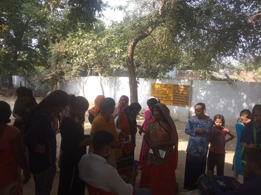 bmmuchinhat's tweet photo. पचिमगाँव ग्राम पंचायत में प्रधान मंत्री सुरक्षा बीमा ,जीवन ज्योति बीमा और मुफ़्त कम्प्यूटर ट्रेनिंग का फ़ॉर्म भरवाया गया ।@NrlmL @Prerna_UPSRLM https://t.co/PxZZ8N3PrU