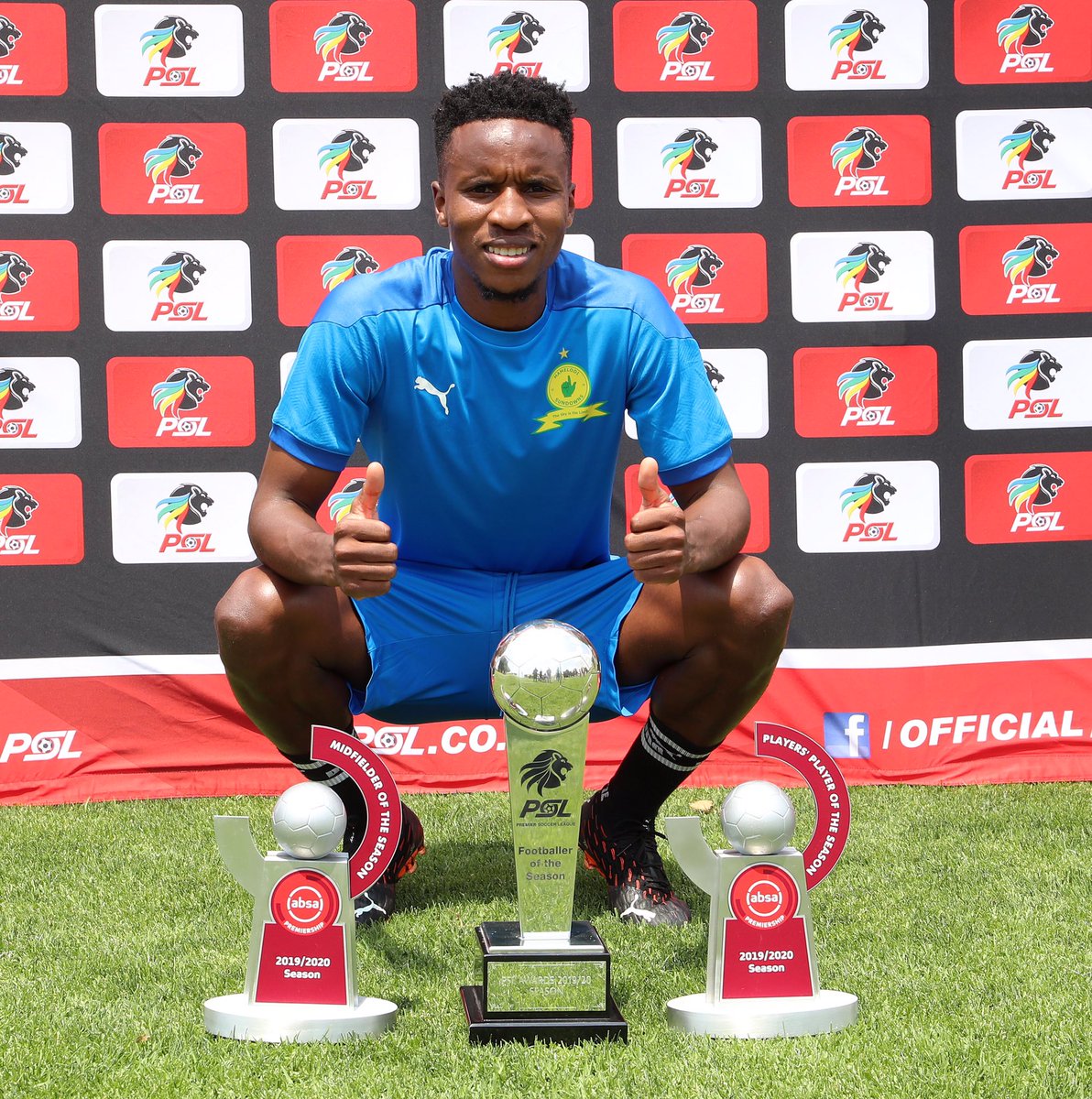CONGRATULATIONS Themba Zwane :
- 2019/20 PSL Footballer of the Season
- Absa Premiership Player’s Player of the Season
- Absa Premiership Midfielder of the Season
#PSLAwards20
@Masandawana #90minssocer https://t.co/D2jE4LEuX5