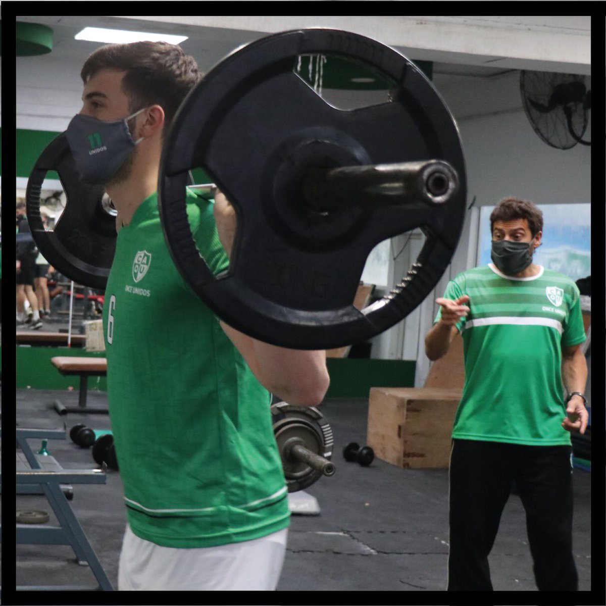 El preparador físico del equipo de voley del club, Ariel Buencuero, explica que tipo de trabajos está realizando con los jugadores.

onceunidos.com/preparacion-fi…