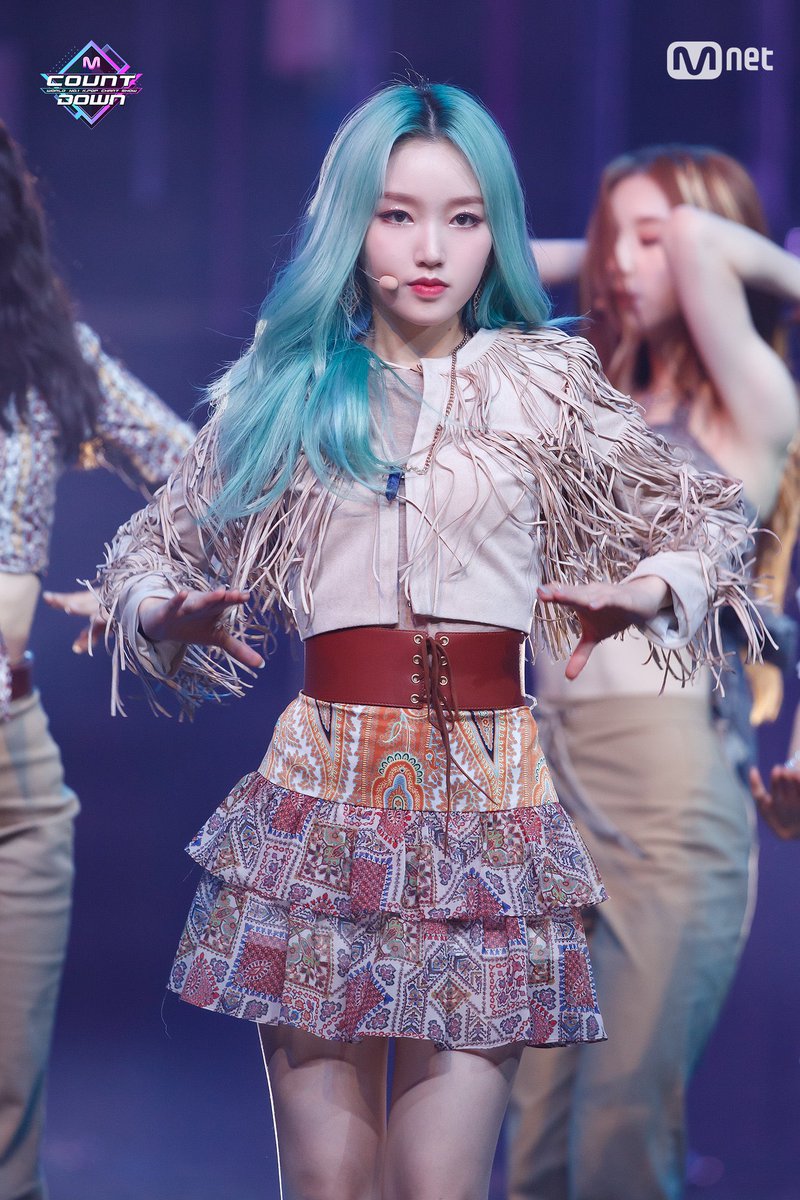 GowonBRA's tweet photo. [FOTO] 23.10.20 - Go Won durante o stage de 'Why Not?' no M! Countdown.

#이달의소녀 #LOONA #고원 #GoWon https://t.co/fg84zgWt10