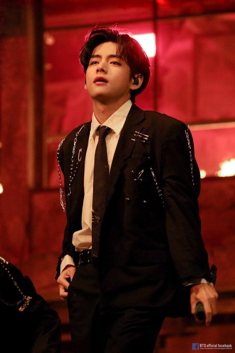lovclysope's tweet photo. he is so fine i can't it anymore https://t.co/rBUbl6deos