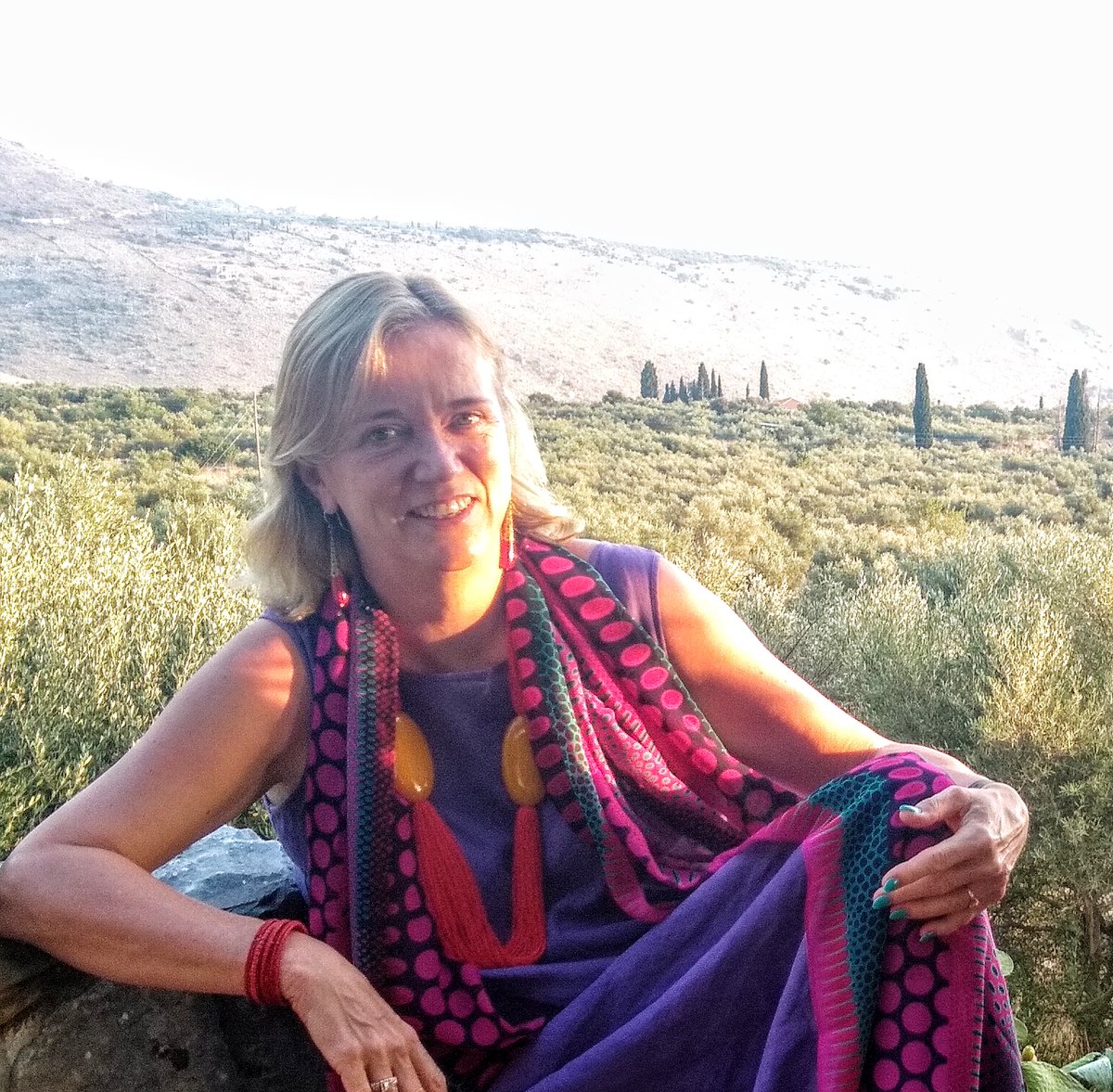 theguide_uk's tweet photo. Guest ed @CressidaBell shares her decorative digital world inc her love of @BBCRadio4 saying 'I’m what’s known as a radiofourbore,' She'd love to be on #desertislanddiscs too! #guestedit #myweb #radiofourbore https://t.co/Q1DY3vxIlN https://t.co/QOuKyYSzCX