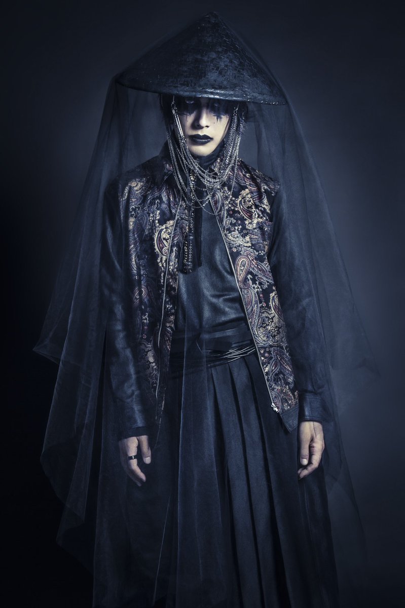 model : DADAROMA 朋 hair &make : 中田由紀子 costume, stylist