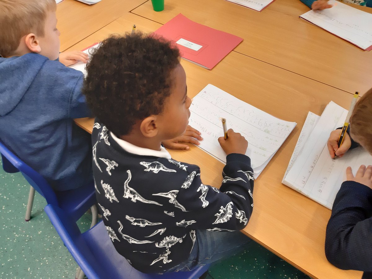 ByronSchool's tweet photo. Concentration and stamina in FS2D's Read Write Inc session this morning #excellencetogether #bestofbyron https://t.co/0ShzLLfurk