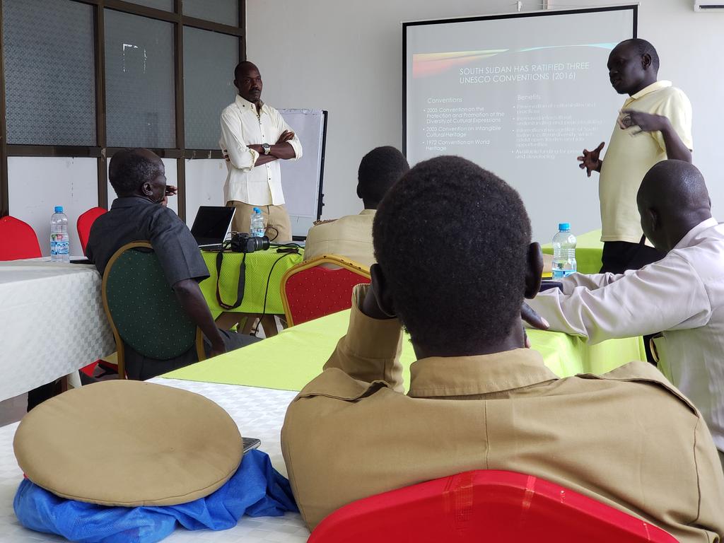 likikiri's tweet photo. Happening now! @Atem3 director @likikiri explains @UNESCO Conventions to group of stakeholders including journalists, chiefs, officials from ministries (wildlife, culture) in Bor #SouthSudan to raise awareness of the two nominated sites Boma-Badinglio &amp; Sudd Wetlands @UnescoJuba https://t.co/pmIIA9za9V