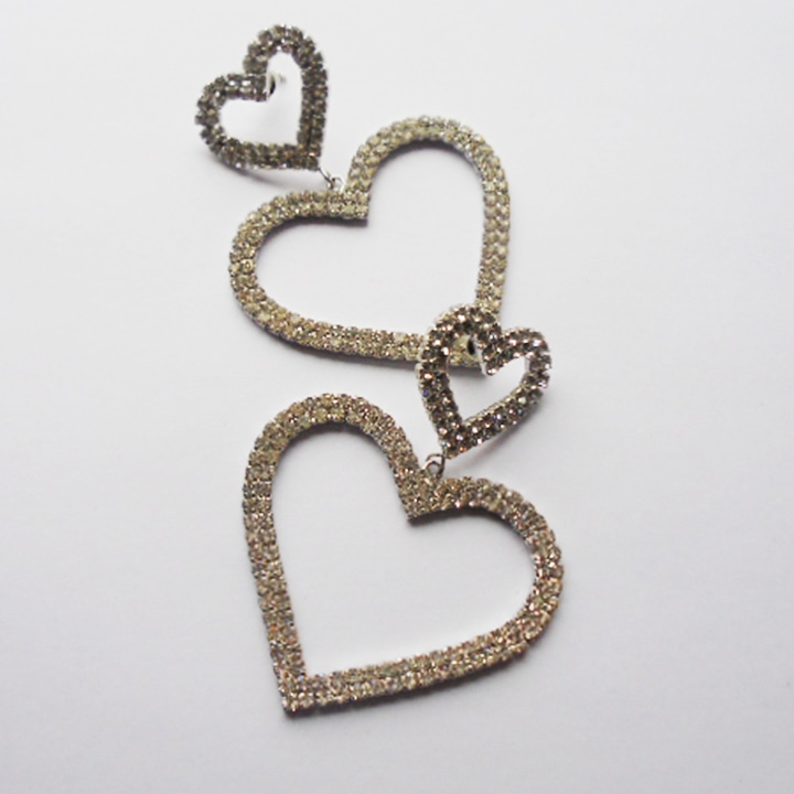 Heart shaped diamante earrings ready to be worn 💗
#ishaqgems #Earrings #diamante #hearts #jewelryaddict #gift https://t.co/2IvRatakOX