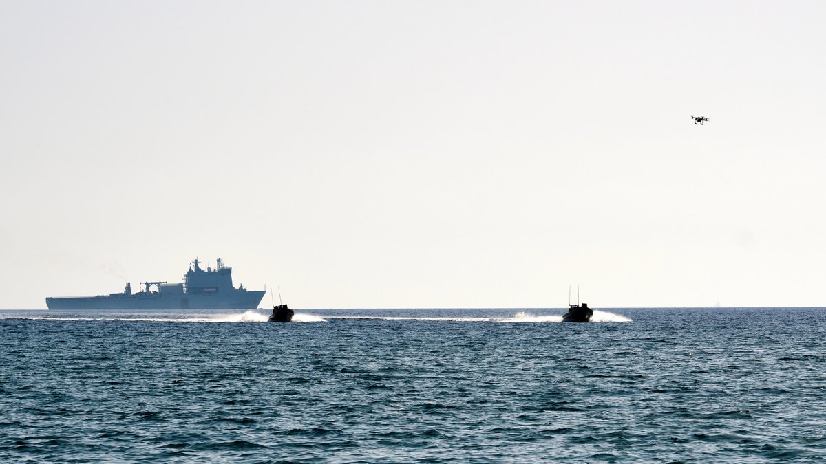 Navy_Innovation's tweet photo. It has been a busy week for @RoyalNavy and @RoyalMarines in Cyprus with drone trials underway. Navy tech teams #MarWorks and #NavyX have been working with Commandos from @47CdoRM and @40commando on the latest #AutonomousAdvanceForce exercise #futurenavy

🔗https://t.co/96oaPhoAEF https://t.co/ra29OIVv7p