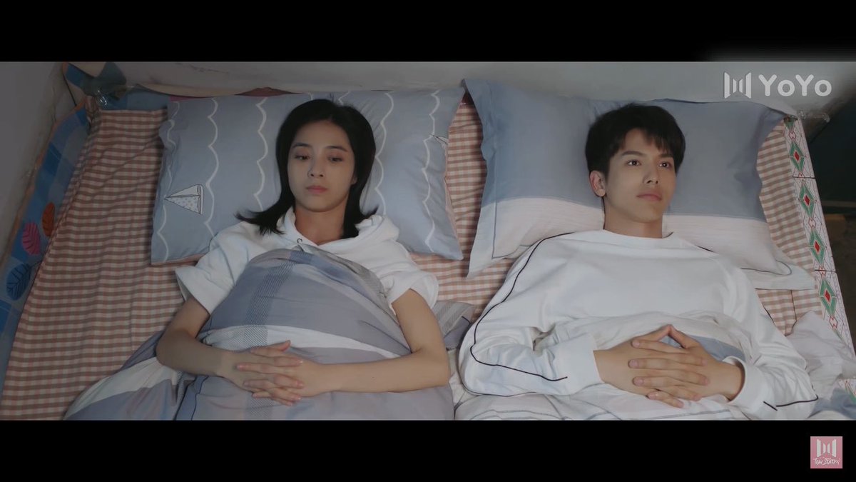 if i’d accidentally end up sharing a bed with my crush—i’d freak out too  she really REALLY likes him to the point of calling him ‘male god’ jeezzssz  #FirstRomance