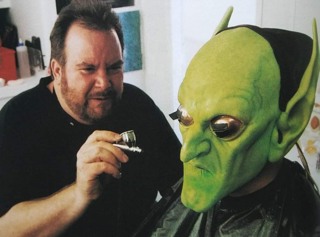 El diseño original del Duende Verde para el primer Spiderman de Sam Raimi,  quedaría genial para vuestro disfraz de la inminente fiesta de halloween. Y  yo, lo prefiero al diseño final a, image size:1080x803