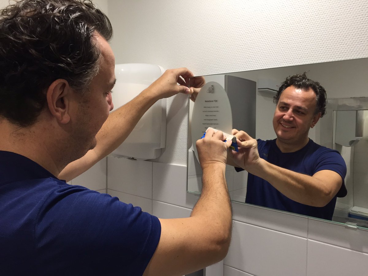 Ook op het toilet van <a href="/Trebbe1911/">Trebbe</a> in Zwolle 20 seconden weerspiegelen tijdens het handen wassen, 20 seconden die we letterlijk nodig hebben in strijd tegen COVID 19. <a href="/ivarvanveen/">Ivar van Veen</a>