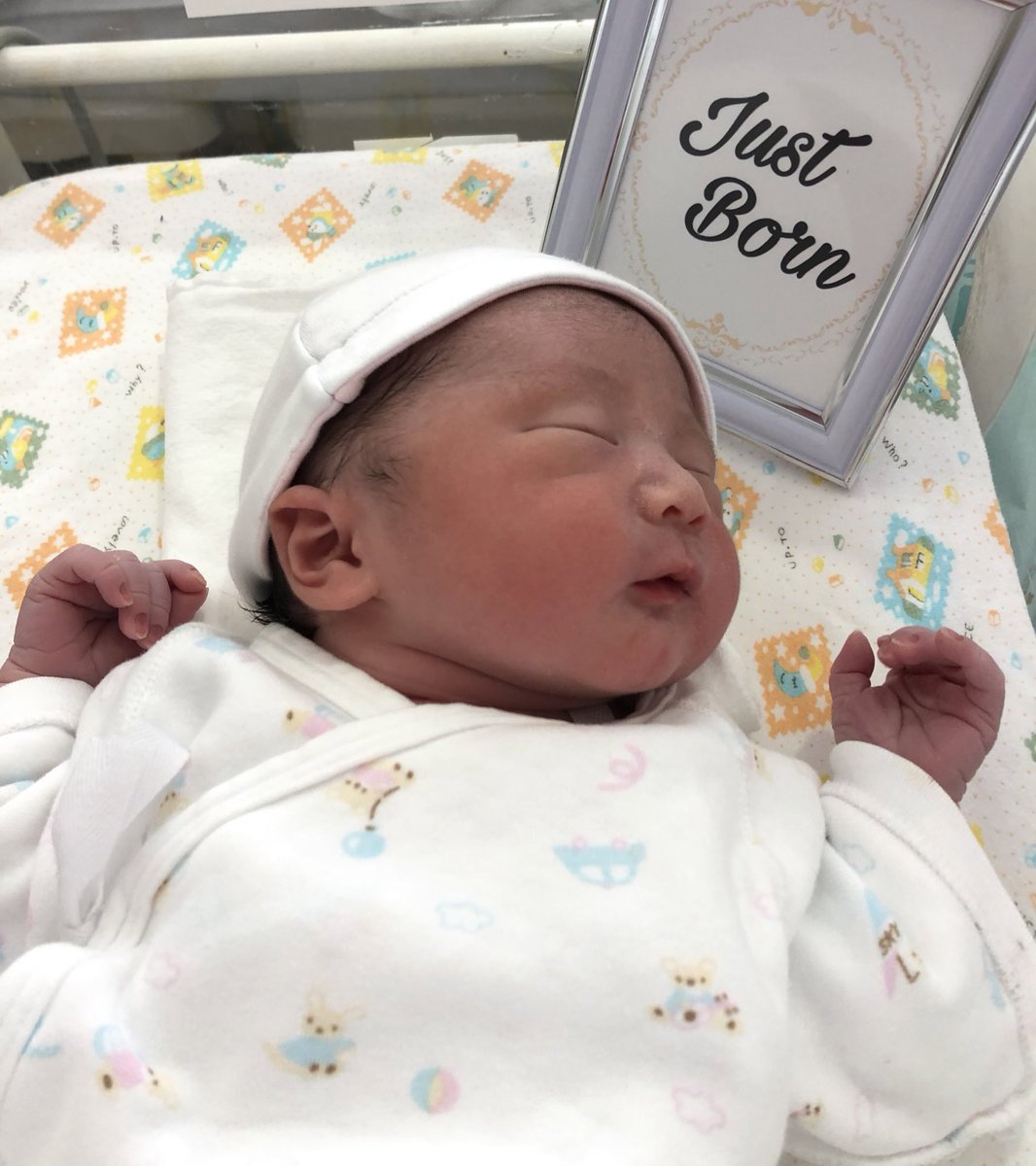 tamagoya810's tweet photo. 2020年10月16日男の子を出産しました👶🏻💗
待望の第一子可愛くて仕方ない🤤
こんな時期で退院するまでパパですら会えず1人で6日間の母子同室大変やったけど、ママになれた喜びでいっぱい🥰
2人のもとにきてくれてありがとう😢❤️ https://t.co/cS39Y5REjs
